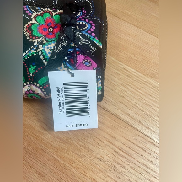 Vera Bradley NWT Turn Lock Wallet in Kiev Paisley(Retired Print) - Picture 13 of 13